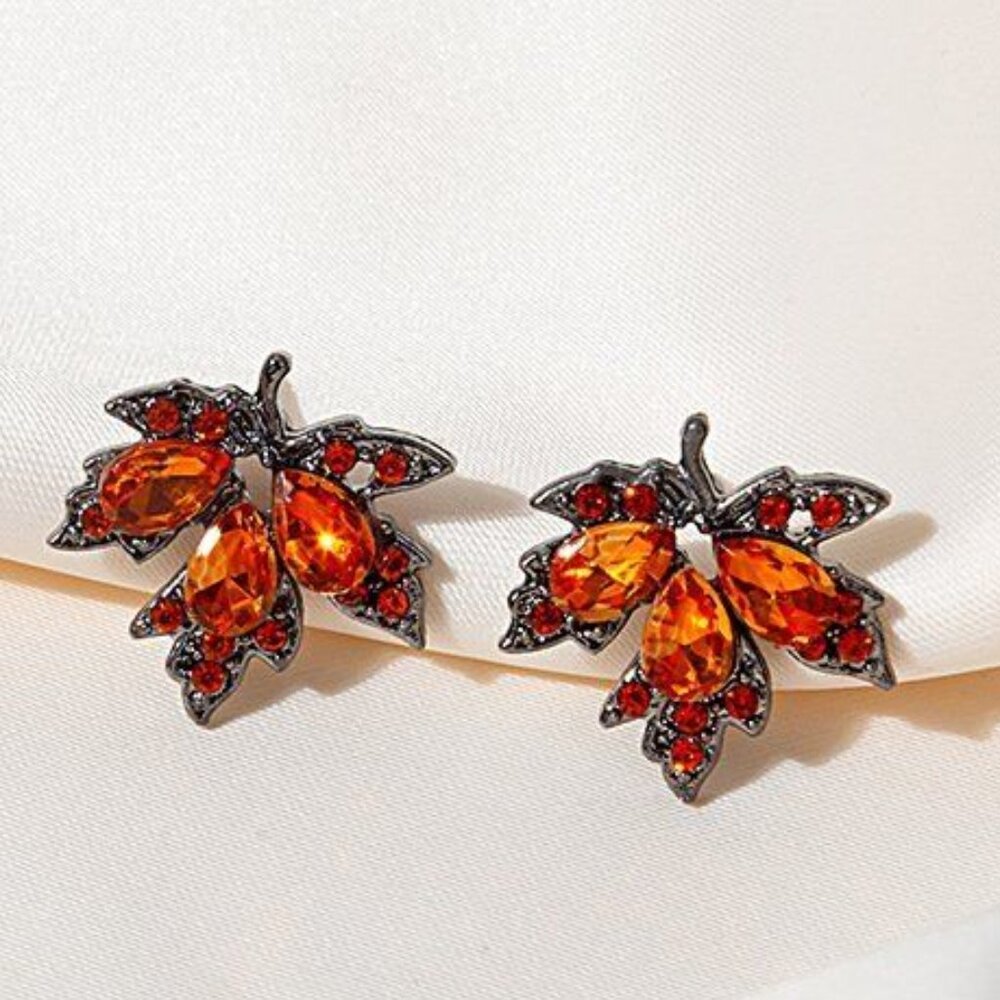 NEW 925 silver Red zircon maple leaft stud earrings gunmetal finish